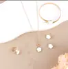 Pulsera de Moda Coreana de Celebridad de Internet para Mujer, Collar de Flor de Cinco Pétalos, Exquisitos Pendientes de Pulsera de Flor de Cinco Hojas Versátiles y Elegantes