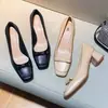 Zapatos de mujer con lazo estilo francés, nuevo modelo de otoño 2026, punta cuadrada, moda elegante vintage, corte bajo, tacón alto grueso, zapatos de trabajo