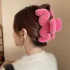 Pin de tiburón de peluche de dibujos animados, un pasador de pelo de tamaño grande y alta gama para crear peinados elaborados, una pinza de pelo de garra para mujer, un delicado accesorio para el cabello