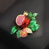Broche Pesado de Imitación Esmalte Flor de Granada, Exquisitos y Elegantes Accesorios para Cheongsam, Broches de Ropa con Clase, Modelos para Mujer al por Mayor