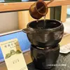 Hot Pot de Carne Famoso na Internet com Fogareiro Cerâmico Único em Formato de Pé e Louças Cerâmicas em Estilo Rústico para Preparação do Hot Pot