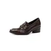 Mocassins de couro de cordeiro estilo britânico com textura para o trabalho Outono 2026 salto médio grosso bico redondo couro genuíno sapatos pequenos sapatos de solteiro feminino