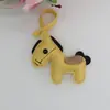 Tendência transfronteiriça couro PU pequeno cavalo pingente couro desenho animado versátil bolsa fofa moderna chaveiro de carro bolsa