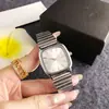 Relógio de Pulso Feminino Quartz Clássico Dourado com Mostrador Azul Quadrado, Pulseira de Aço Listrada, Relógio Japonês para o Trabalho, Relógio Quadrado Pequeno Lola