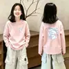 Camiseta Manga Longa Fofa para Meninas Nova Coleção Primavera/Outono 2026 Estilosa Camiseta Infantil Gola Redonda Camisa Básica de Algodão Puro para Menininha