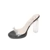 Sandalias transparentes de pedrería para mujer, nuevo modelo verano 2026, para exteriores, tacón alto grueso, chanclas de cristal deslumbrantes estilo hada