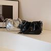 Bolso de mujer plisado de nicho, nuevo bolso de hombro de alta gama de otoño 2024, moderno bolso bandolera tipo cubo.