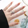 Anel Aberto com Design de Nicho Interessante Feito de Aço Inoxidável, Anel para Dedo Indicador com um Toque de Luxo Leve, Moderno e Fashion, Acessório Versátil Estilo Coreano