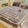 Lençol de Cama de Lã de Leite Fofo de Desenho Animado Peça Única de Inverno Espessado Quente Antiderrapante Totalmente Envolto Cobertura de Cama Fixa Cobertura de Colchão Doméstico