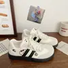 Zapatillas de entrenamiento alemanas estilo caricatura linda, modelo para mujer, nueva colección de otoño 2026, zapatillas casuales, versátiles para estudiantes, zapatos blancos de suela suave
