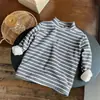 Nova Camiseta Base Grossa Infantil, Nova Blusa Quente de Inverno Estilo Coreano Listrada com Gola Meia-Alta Desenho Animado para Meninos e Meninas