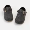 Sapatos infantis Birkenstock sapatos de menina sapatos de algodão sapatos peludos para bebês meninos mocassins novos outono e inverno 2026 com fleece para aquecer
