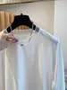 Elegante camiseta branca de manga longa para mulheres, novo estilo 2026, solta e moderna, blusa base falsa de duas peças para mulheres A13561