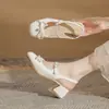Sandalias de moda de tacón alto Jingang MY4525 para uso en exteriores, nuevo estilo de verano 2026, puntera cuadrada, tacón grueso, zapatos de mujer versátiles de tacón medio