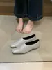 Zapatos planos de mujer estilo retro europeo con punta cuadrada y corte bajo profundo, nuevos versátiles simples slip-on de cuero para primavera y otoño 2025