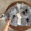 Camisa Infantil 2026 Marca de Moda para Niños Bordada Clásica a Cuadros Camisa Base para Bebé y Niño Pequeño Cardigan con Cuello de Solapa