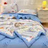 Juego de Cuatro Piezas de Colcha de Verano Estilo Dibujos Animados, Juego de Colcha Refrescante de Verano y Sábana Ajustable 100% Algodón, Juego de Tres Piezas para Dormitorio de Estudiantes, Colcha Delgada, Lavable a Máquina
