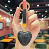 Chaveiro de Carro em Argila Cerâmica em Formato de Coração com Diamantes, Pingente Fofo para Mochila de Estudante, Pingente de Coração com Corda de Diamantes Brilhantes, Pequeno Presente