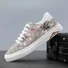 Novos Sapatos Masculinos de Primavera 2026, Sapatos Xadrez Respiráveis Estilo Chinês, Sapatos Masculinos com Cadarço Frontal, Tênis Casuais Masculinos de Lona de Cano Baixo