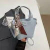 Bolsas Femininas de Nicho com Alto Aparato Moda Tendência Primavera 2026 Cesta Balde Bolsa de Ombro Transversal Texturizada