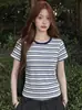 Camiseta de manga curta listrada estilo retrô americano para mulheres, esconde a barriga, ombro normal, top de algodão slim-fit para o verão de 2026, estilo 'hot girl'