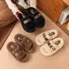 Sandalias tipo slip-on de suela gruesa estilo coreano para mujer, nueva colección otoño/invierno 2026, con exterior de felpa, perfectas para uso casual