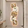 Relógio de Parede Moderno de Luxo Leve para Corredor de Entrada Hall dos Nove Peixes Passagem Silenciosa Relógio para Sala de Estar Pintura Relógio com Toque de Alto Padrão Luminária de Parede