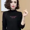 Nueva Camiseta Básica de Cuello Medio Alto para Otoño e Invierno, Top Bordado Tendencia en Tiktok, Corte Ajustado, Adecuado para Usar en Capas o Solo, Moderno y Versátil