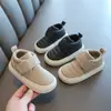 Zapatos de Algodón para Niñas 2025 Otoño e Invierno Nuevos Zapatos de Felpa Suela Suave para Niños Niños Medianos y Grandes Zapatos de Invierno Tipo Pan Versátiles
