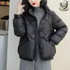Chaqueta de plumón 2025 Otoño/Invierno Estilo corto Modelo nuevo para mujer Estilo coreano Informal Ropa de mujer Chaqueta de plumón de pato blanco Cuello alto Ropa de abrigo