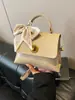 Bolsa Pequena Quadrada Estilo Francês para Mulheres, Lançamento Verão 2026, Bolsa de Ombro Versátil de Nicho Vintage com Toque de Luxo, Bolsa Feminina Tendência