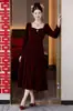 Elegante Vestido de Veludo Vinho para Mulheres, Vestido de Corte A com Mangas Longas, Comprimento Médio, Vestido de Noite de Casamento de Alta Qualidade para Mulheres