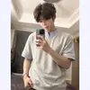Camiseta Masculina de Verão V-Neck Patchwork Listrado Falsa Duas Peças Cleanfit Estilo Americano Ombro Normal Manga Meia Manga Top Cruzamento