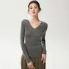 Pronto para usar primeira linha fio Yangzi % lã pura malha fina suéter feminino canelado gola redonda corte justo top para usar por baixo