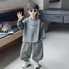 Conjunto de Sudadera con Capa para Niños Primavera y Otoño Nuevo 2026 Estilo Coreano Versátil Atuendo de Otoño para Niños Conjunto de Moda de Dos Piezas