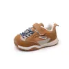 Tênis Respiráveis de Malha Infantil 2026 Novo Modelo de Outono Tênis Brancos com Fivela Rotativa para Meninas Tênis Leves 'Dad Shoes' para Meninos