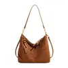 Yuezi 2026 Outono/Inverno Nova Bolsa Feminina Popular de Ombro Grande Capacidade Moda Tendência Simples Transversal para o Dia a Dia Bolsa Saco