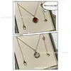 Colar de Moeda de Cobre Redonda V Gold Boge Moeda de Cobre Moeda Cheia de Diamante Concha Branca Escultura Fina CNC Colar de Temperamento para Mulheres Fabricante Atacado