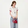 Foto Real de Camiseta Bordada de Manga Corta con Bloques de Color Estilo Coreano para Mujer, Verano 2026, Corte Ajustado, Adelgazante, Estilo Corto, Top que Reduce la Edad 99382