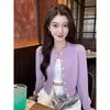 Estilo suave y relajado, cárdigan de punto morado con cuello redondo para mujer, nueva colección otoño/invierno 2026, moderno y único, un top corto muy elegante