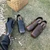 Verão 2026 Novo Estilo Fivela de Couro Sapato de Couro Salto Grosso Esculpido Mocassins de Couro Genuíno para Mulheres Sapatos de Trabalho
