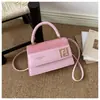 Elegante bolso pequeño cuadrado de mano para mujer, nuevo bolso de hombro versátil de moda 2025, bolso bandolera texturizado de retazos para mujer
