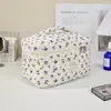 Bolsa de maquiagem acolchoada floral roxa da moda, grande capacidade, portátil, organizador de cosméticos estiloso e bolsa de higiene pessoal de alta qualidade para viagem