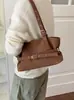 Bolsa Tote Retrô de Nicho Feminina 2026 Nova Bolsa de Ombro de Couro Macio Bolsa de Axila Versátil Bolsa Baguete para o Dia a Dia