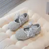 Sapatos de Couro com Laço de Renda Tendência para Meninas 2026 Primavera e Outono Novos Simples Versáteis Sapatos Baixos Individuais Infantis