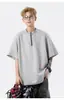 Camiseta de verano para hombre estilo japonés minimalista Harajuku ins moderna, con media cremallera, manga corta, holgada, de alta gama, casual, deportiva