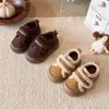 Zapatos Elegantes Birkenstock para Niñas 2026 Otoño/Invierno Nuevo Estilo Zapatos Forrados de Borrego para Niña Pequeña Zapatos de Algodón para Bebé Zapatos Peludos Cálidos