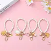 Llavero de concha de perla transfronterizo, colgante de metal en forma de corazón para bolso, accesorio de teléfono vintage con cuentas, llavero para coche