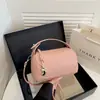 Bolsa feminina 2026 outono nova bolsa travesseiro, simples e estilosa, bolsa de mão, bolsa de ombro, bolsa pequena transversal, bolsa de axila para mulheres