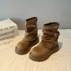 Botines Gruesos de Gamuza Marrón Retro 2026 para Mujer Nuevo Estilo Otoño/Invierno Decoración de Hebilla Metálica Botas Martin Versátiles Botas de Moda